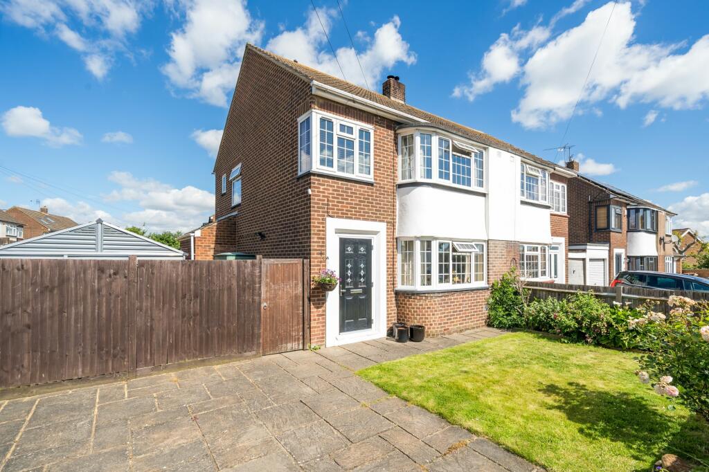 3 bedroom semidetached house for sale in Cypress Road, Wainscott