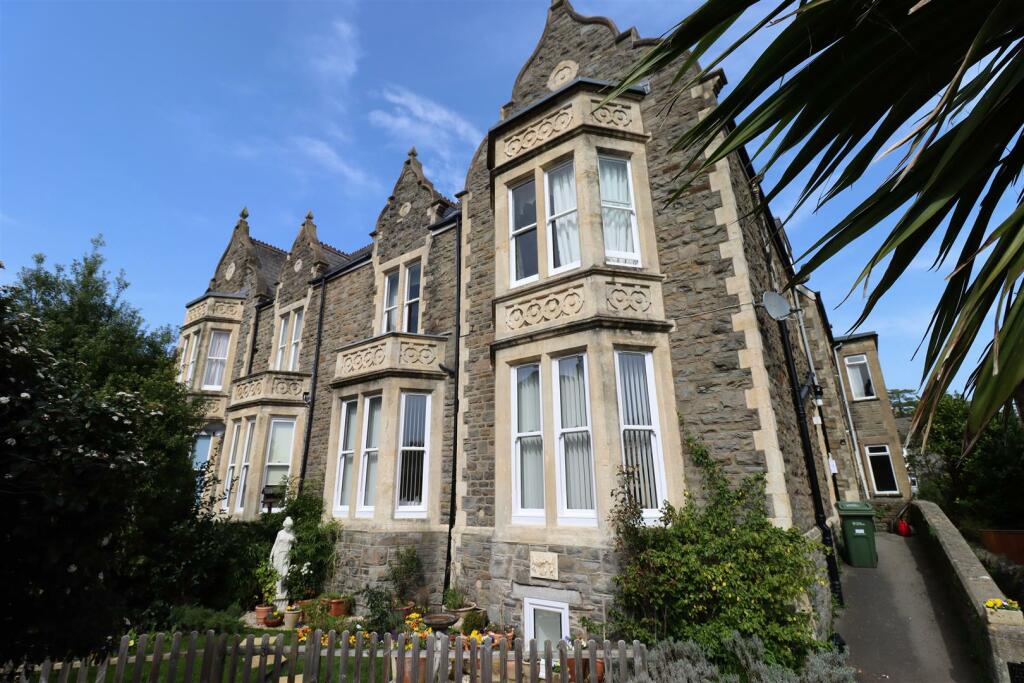 3 bedroom apartment for sale in Situated between Clevedon Seafront