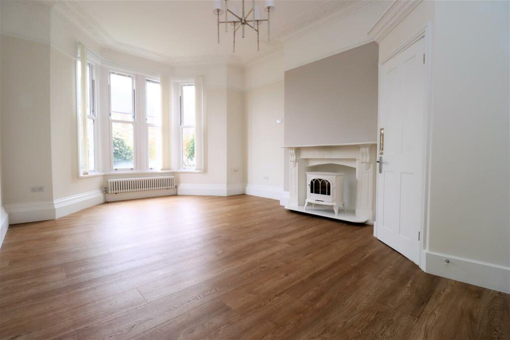 3 bedroom apartment for sale in Situated between Clevedon Seafront