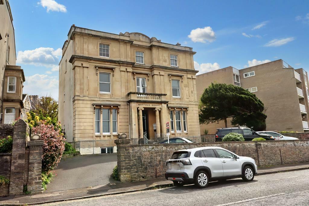 1 bedroom apartment for sale in Immediate to Clevedon promenade, BS21