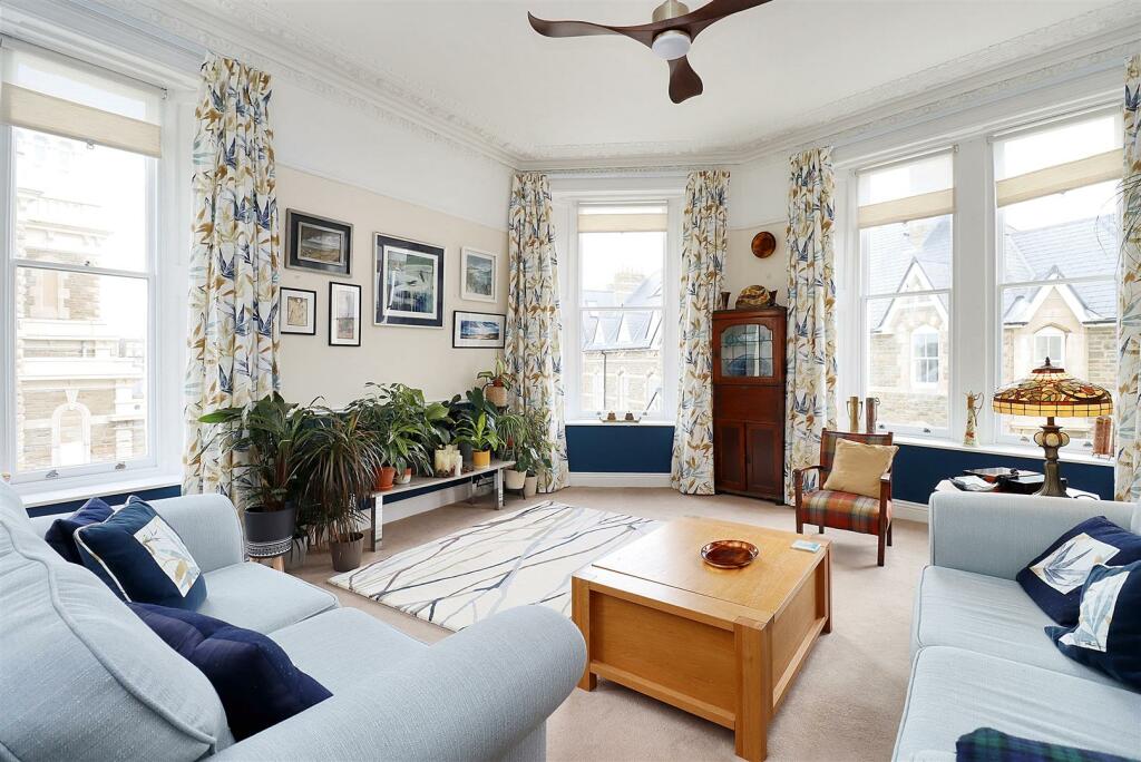 Additional property image - Victorian apartment located along Marine Parade