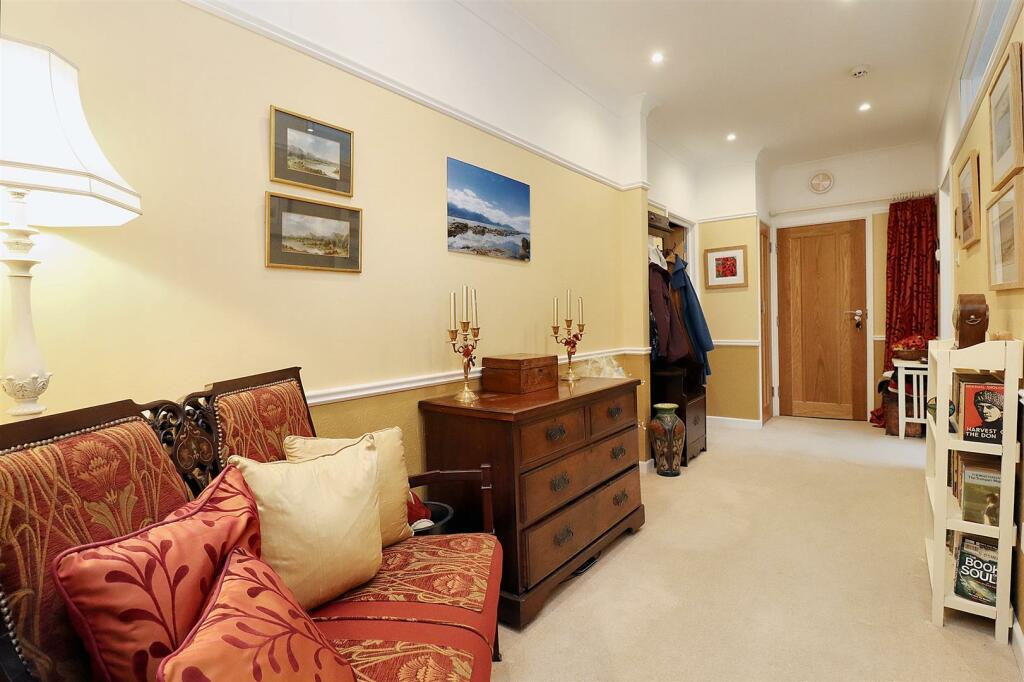 Additional property image - Victorian apartment located along Marine Parade
