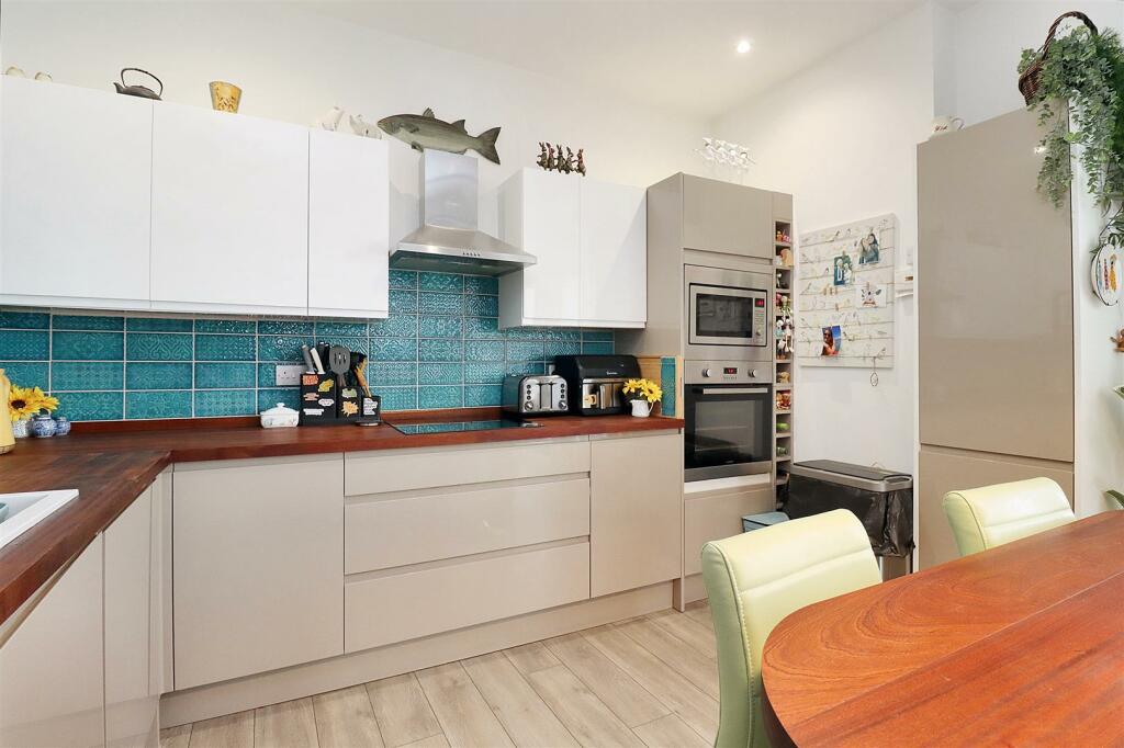 Additional property image - Victorian apartment located along Marine Parade