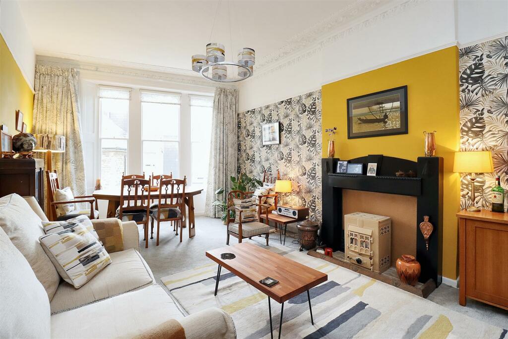 Additional property image - Victorian apartment located along Marine Parade
