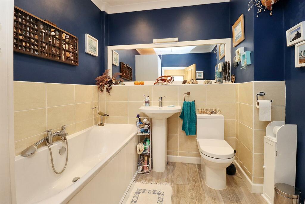 Additional property image - Victorian apartment located along Marine Parade