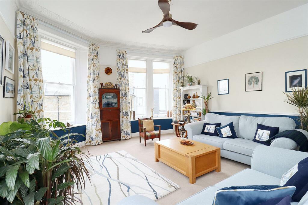 Additional property image - Victorian apartment located along Marine Parade