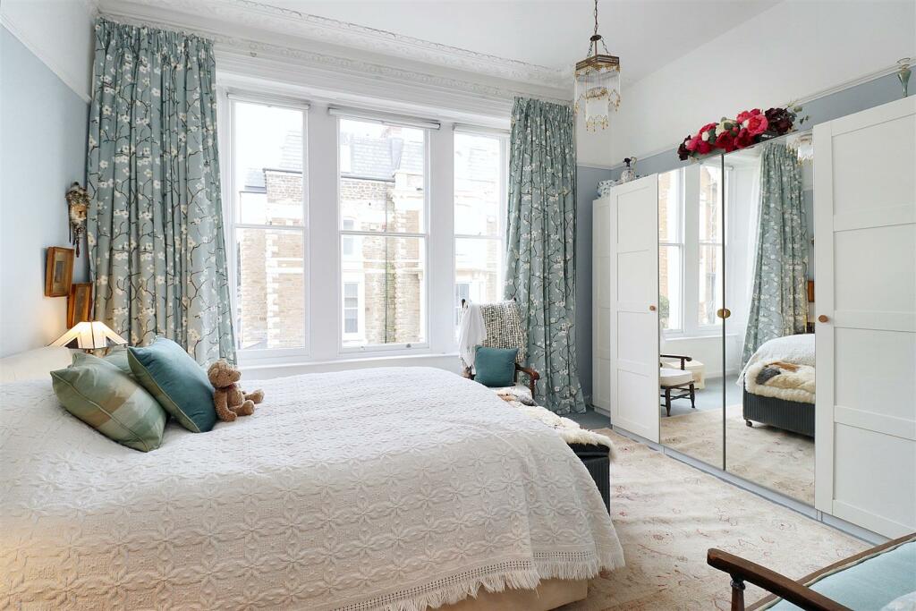 Additional property image - Victorian apartment located along Marine Parade