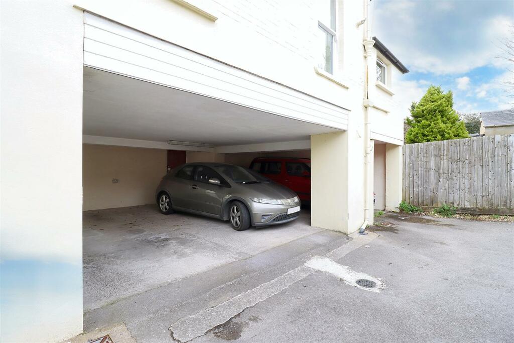 Additional property image - Victorian apartment located along Marine Parade