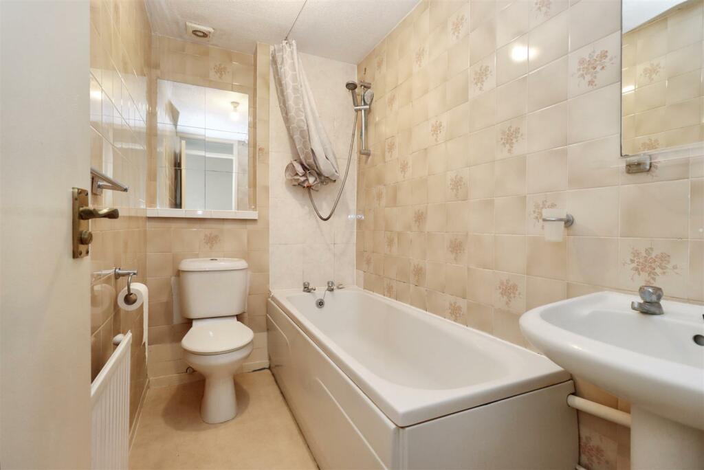 Additional property image - Cul-de-sac location within Yeolands Drive, Clevedon
