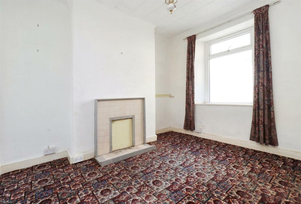Additional property image - Character home in central Clevedon location