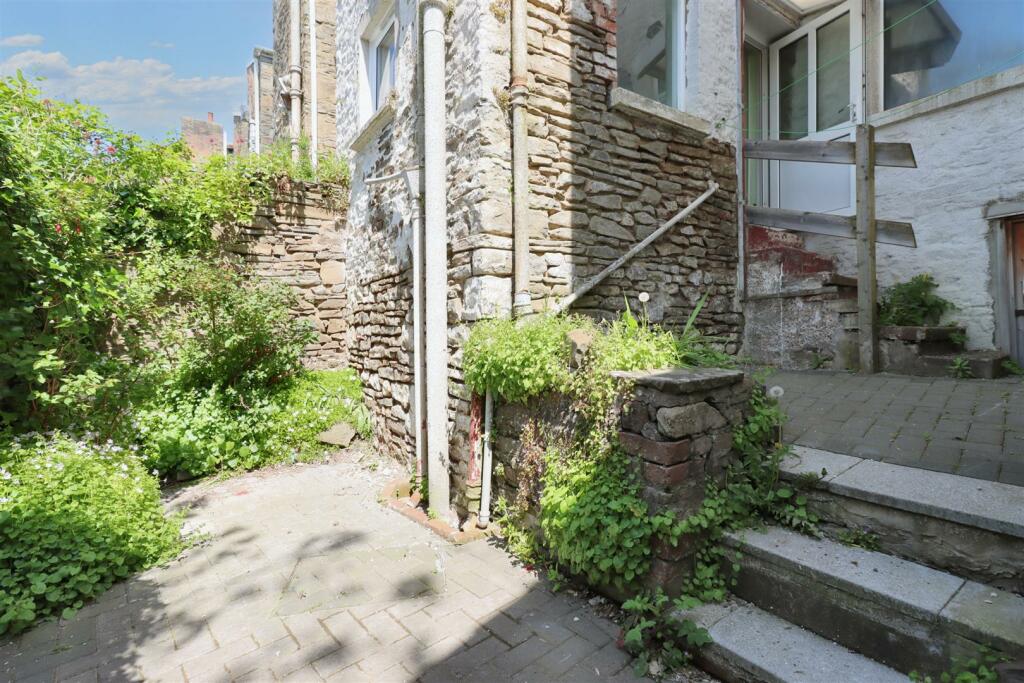 Additional property image - Character home in central Clevedon location
