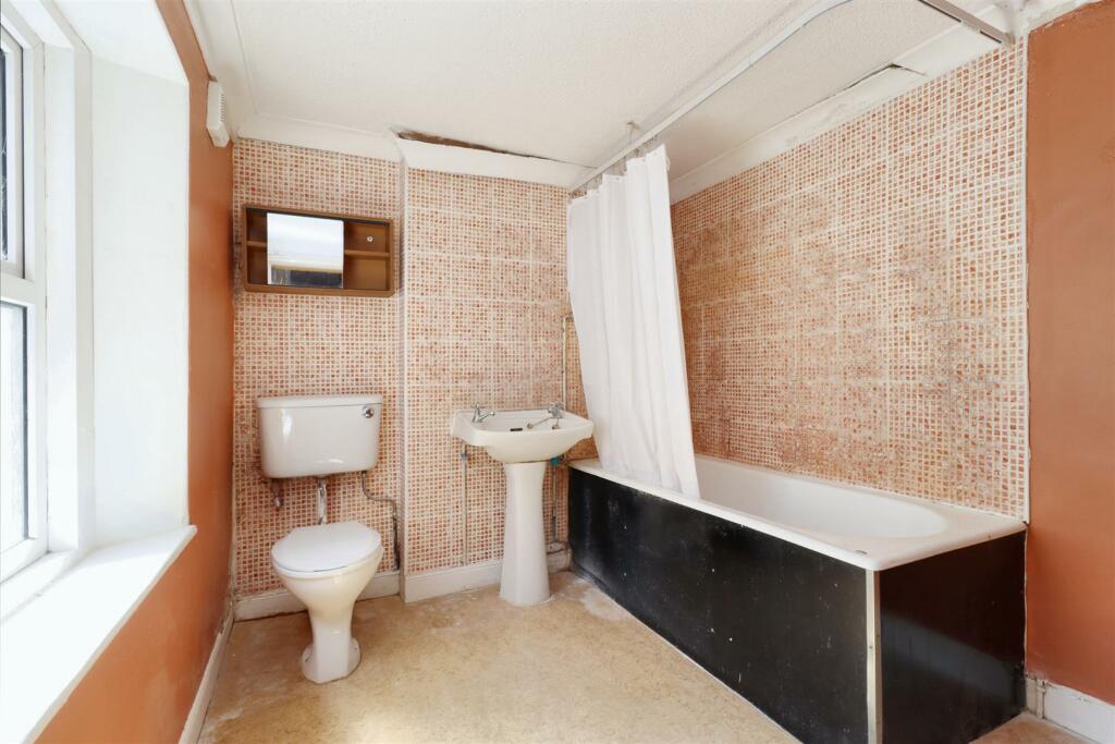 Additional property image - Character home in central Clevedon location