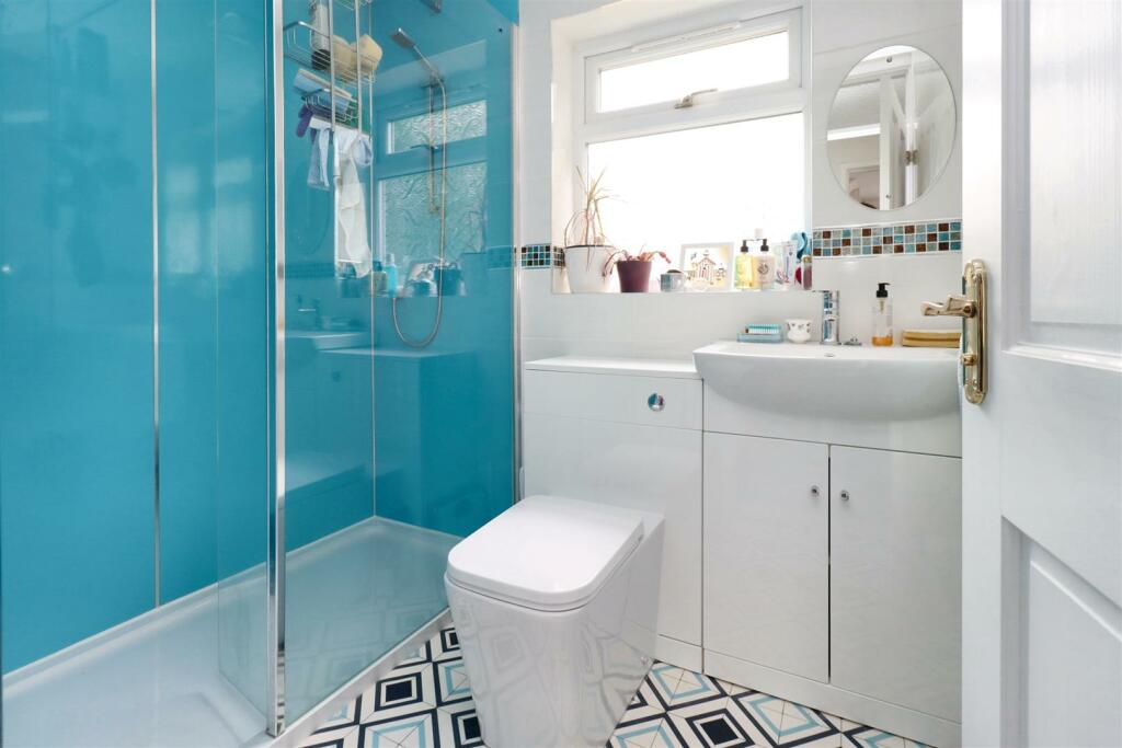 Additional property image - Position close to Clevedon Town Centre