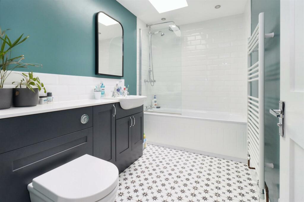 Additional property image - Short walk to Clevedon Town Centre