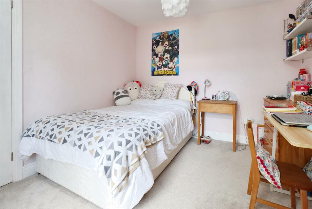 Additional property image - Short walk to Clevedon Town Centre