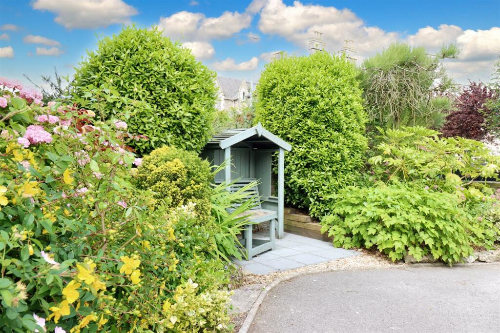 Additional property image - Victorian apartment with parking in Mid Clevedon