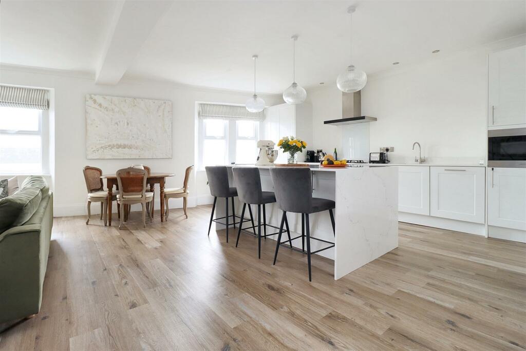 Additional property image - Prime location on Clevedon Seafront
