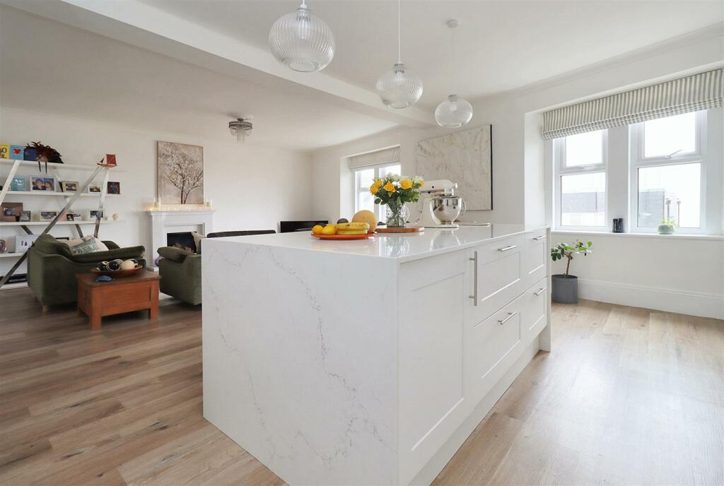 Additional property image - Prime location on Clevedon Seafront