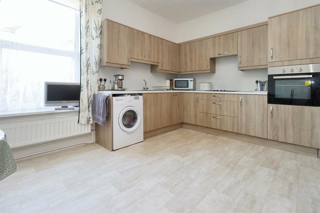 Additional property image - Great location close to Clevedon Seafront