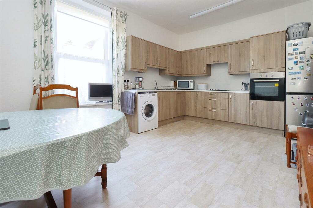 Additional property image - Great location close to Clevedon Seafront
