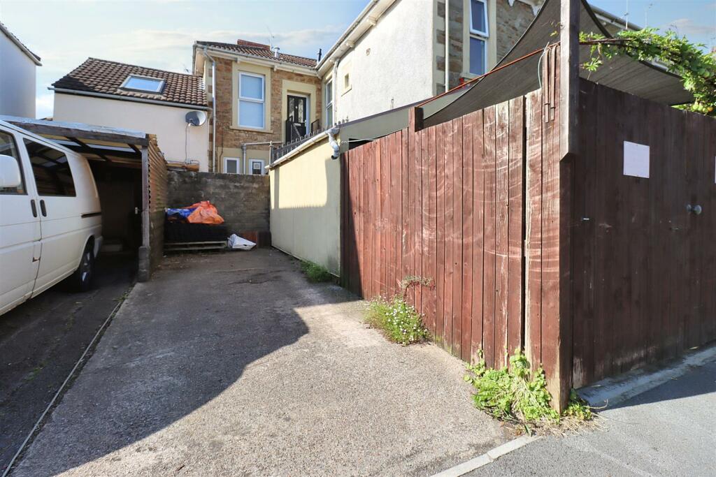 Additional property image - Great location close to Clevedon Seafront