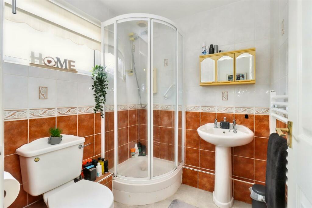 Additional property image - Within a cul de sac close to Clevedon riverbank walks