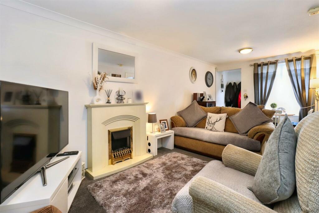 Additional property image - Within a cul de sac close to Clevedon riverbank walks