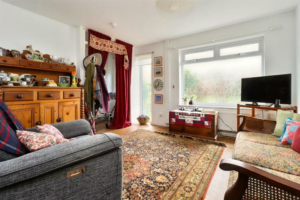 Additional property image - Adjacent to coastal walks in Clevedon