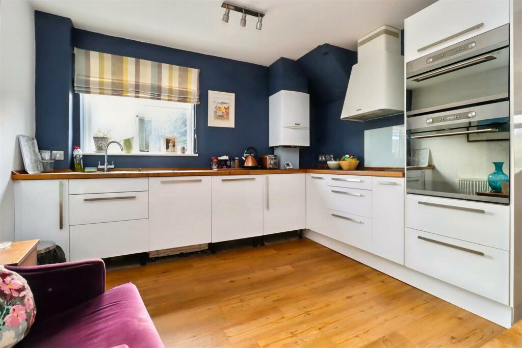 Additional property image - Adjacent to coastal walks in Clevedon