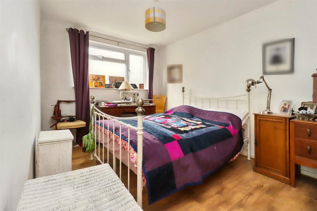 Additional property image - Adjacent to coastal walks in Clevedon