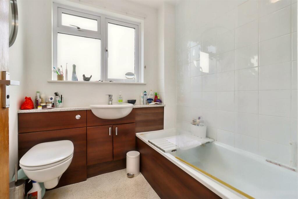Additional property image - Adjacent to coastal walks in Clevedon