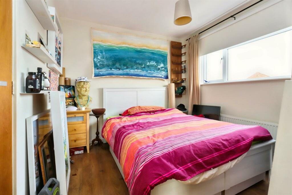 Additional property image - Adjacent to coastal walks in Clevedon