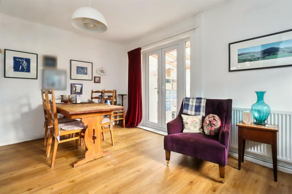 Additional property image - Adjacent to coastal walks in Clevedon