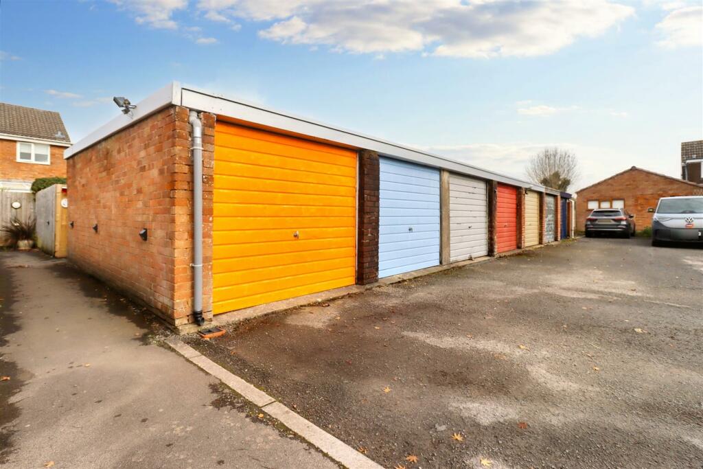 Additional property image - Adjacent to coastal walks in Clevedon