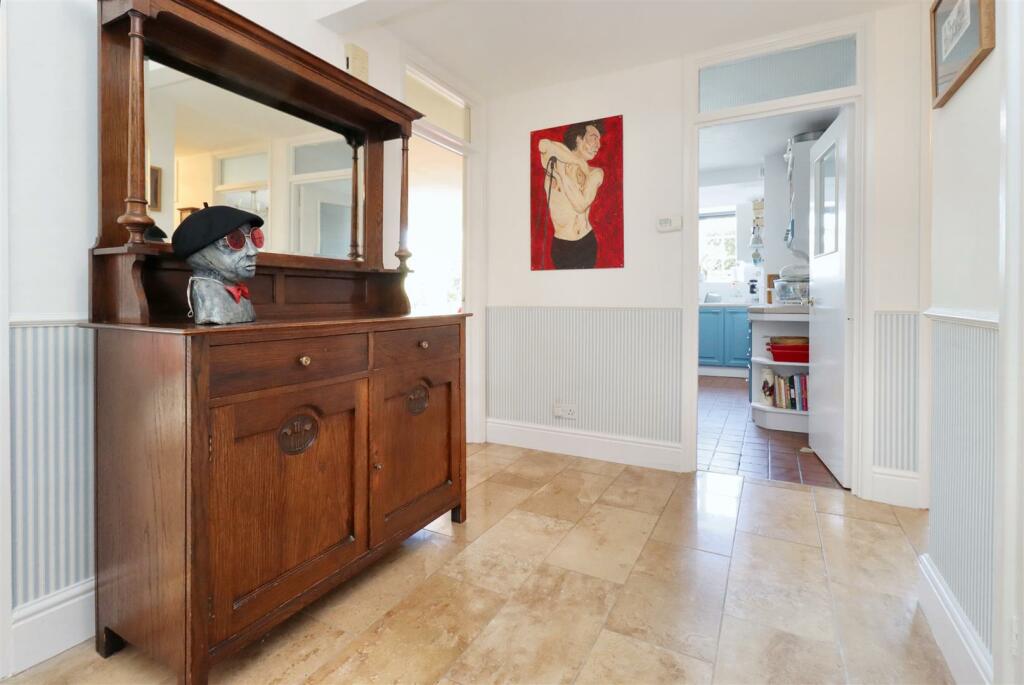 Additional property image - Prime location almost immediate to Clevedon Seafront