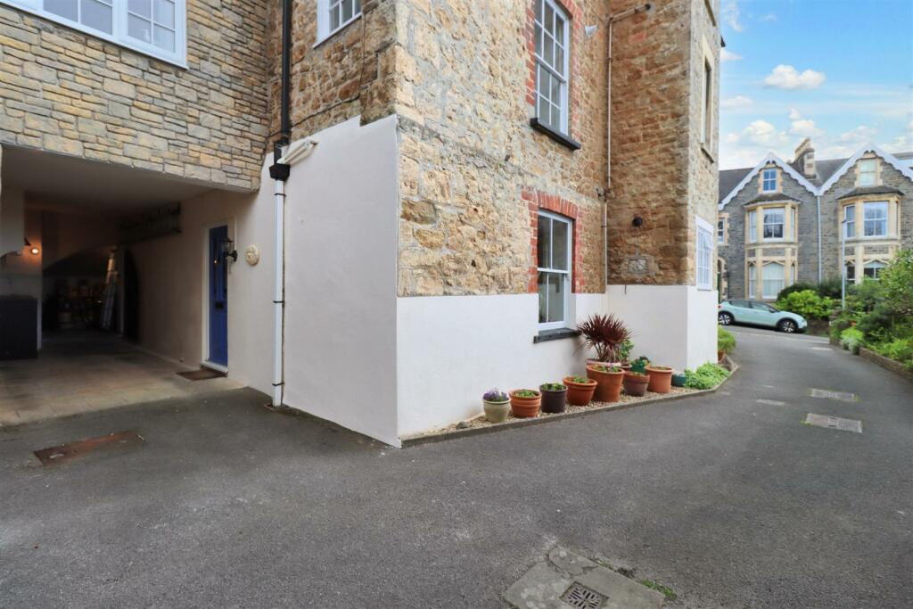 Additional property image - Prime location almost immediate to Clevedon Seafront