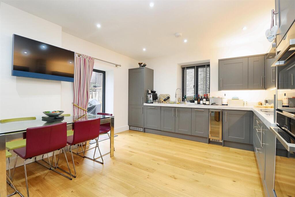 Additional property image - Beautifully converted barn in East Clevedon