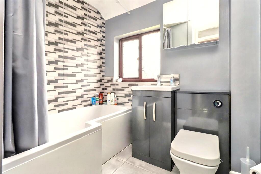 Additional property image - Popular cul de sac location in Clevedon