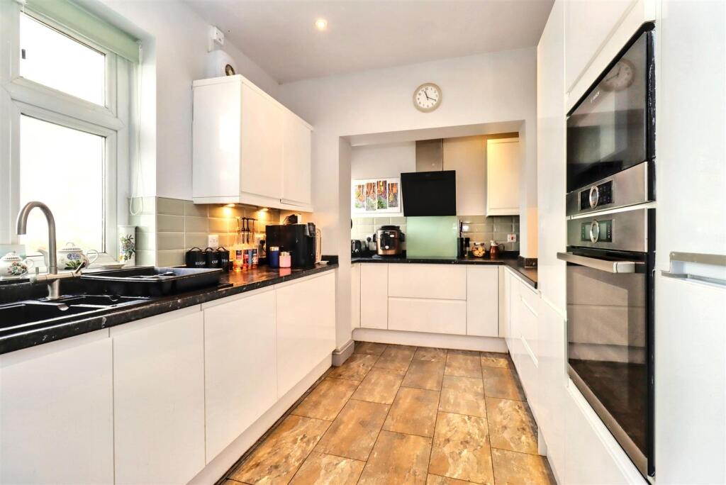 Additional property image - Nestled along a much admired Road in Upper Clevedon.