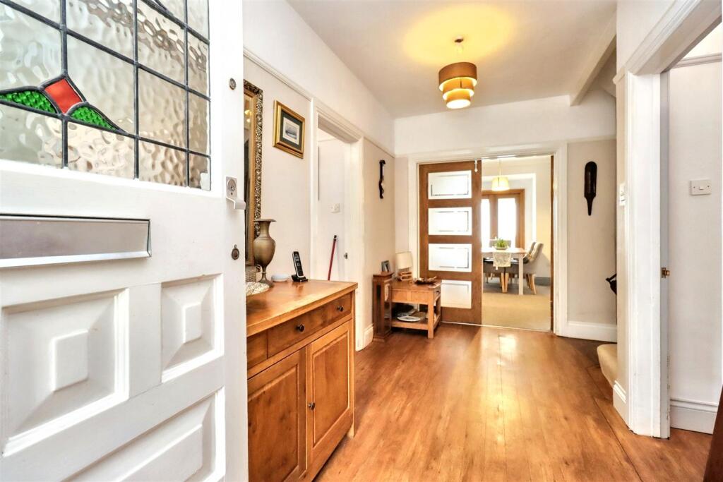 Additional property image - Nestled along a much admired Road in Upper Clevedon.