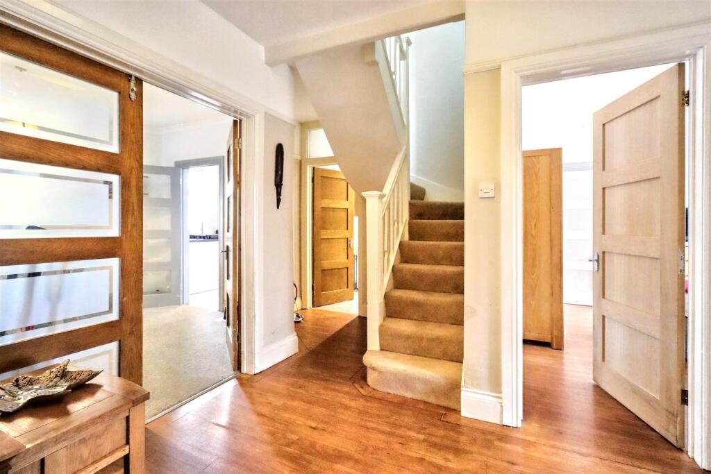 Additional property image - Nestled along a much admired Road in Upper Clevedon.