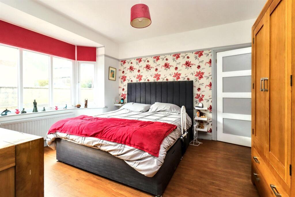 Additional property image - Nestled along a much admired Road in Upper Clevedon.