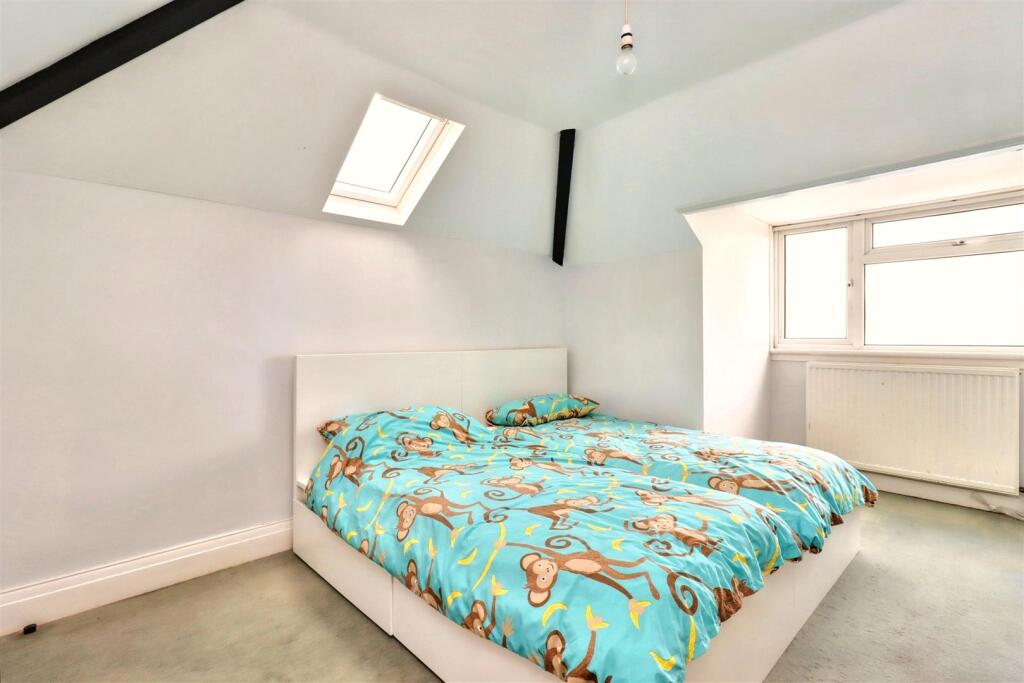 Additional property image - Nestled along a much admired Road in Upper Clevedon.