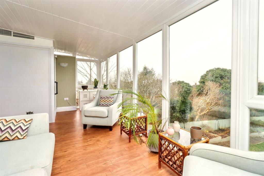Additional property image - Nestled along a much admired Road in Upper Clevedon.