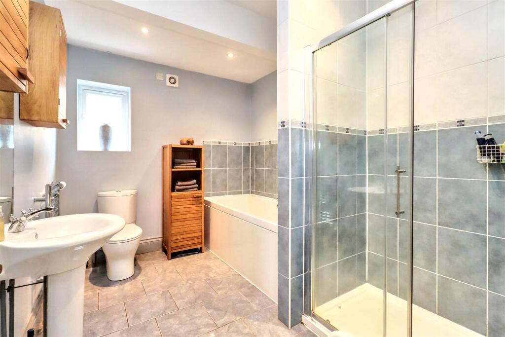 Additional property image - Nestled along a much admired Road in Upper Clevedon.