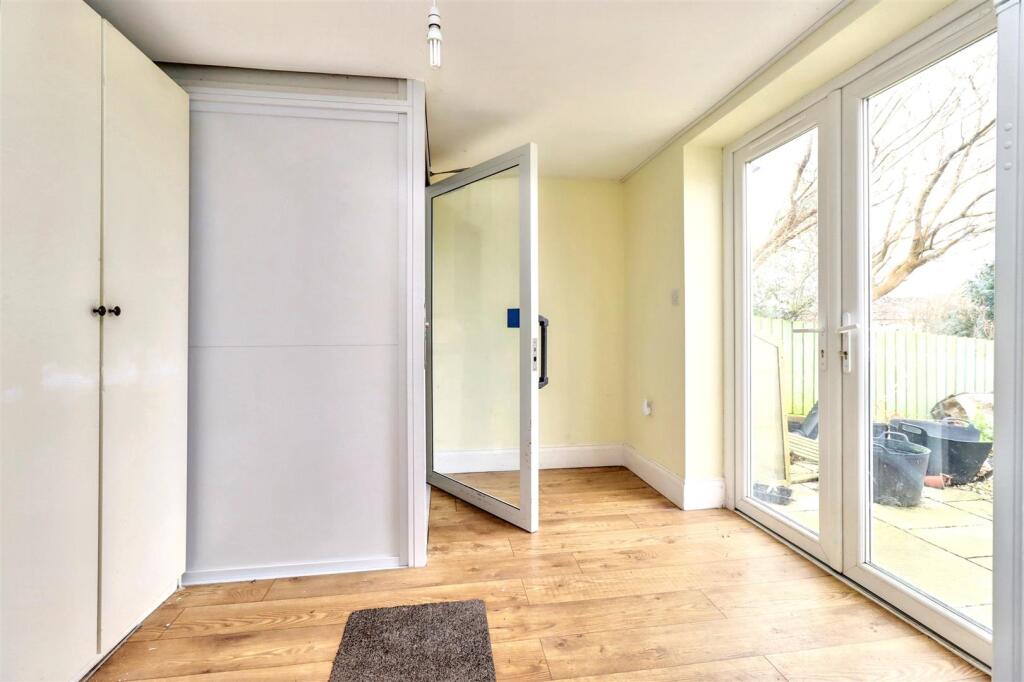 Additional property image - Nestled along a much admired Road in Upper Clevedon.