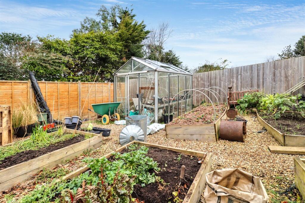 Additional property image - Nestled along a much admired Road in Upper Clevedon.