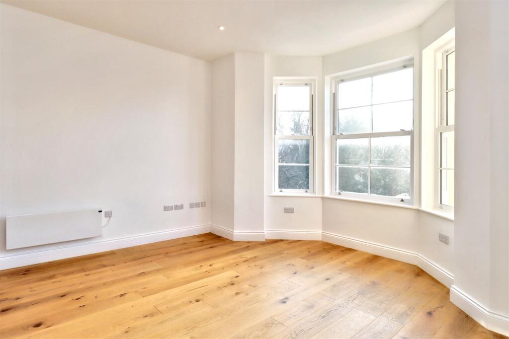Additional property image - Modern luxury in a prestigious coastal location