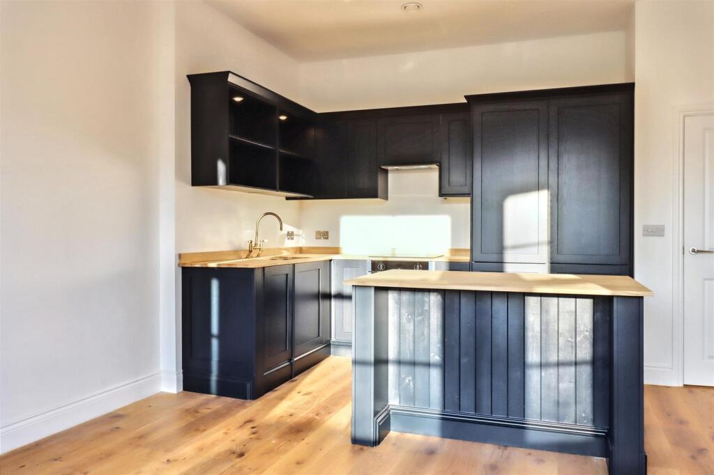 Additional property image - Modern luxury in a prestigious coastal location