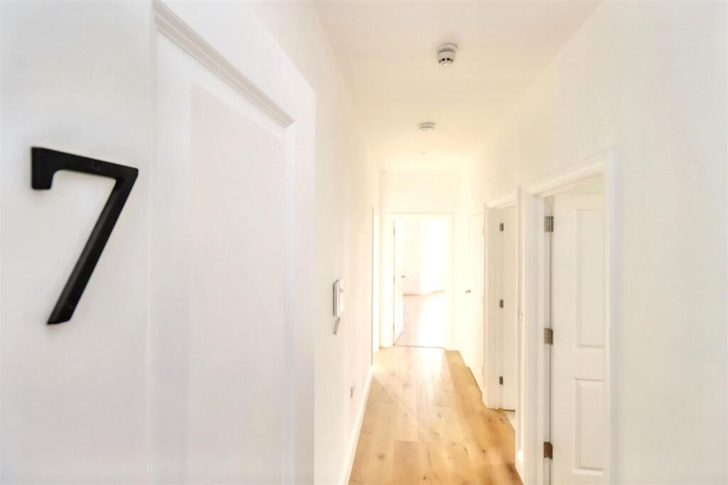 Additional property image - Modern luxury in a prestigious coastal location